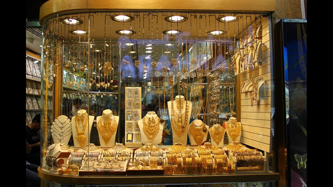 أسعار الذهب اليوم 6 يناير 2024 ) انهيار في أسعار الذهب اليوم والجرام يصل ل 1840 جنية الحق الفرصة واشتري الآن