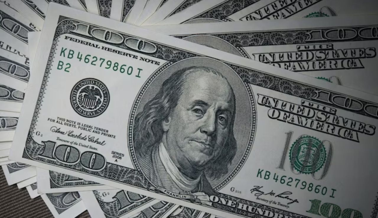 أسعار الدولار اليوم الخميس 4 يناير ) سعر الدولار مقابل الجنيه المصري في السوق الموازية يشهد هبوطًا مع ضعف الطلب