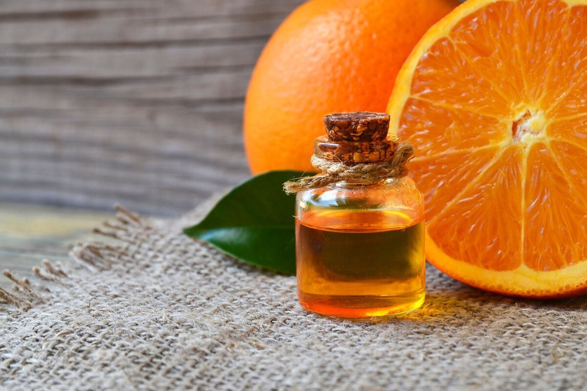 ماذا تعرف عن زيت البرتقال العطري.. 13 فائدة مذهلة