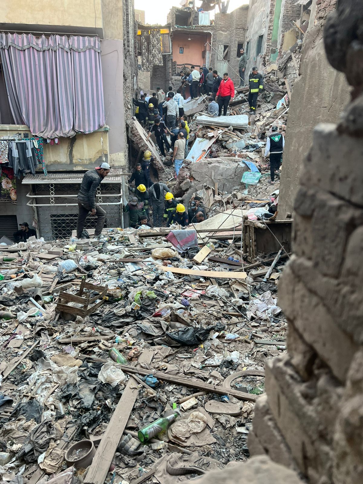 العقار المنهار