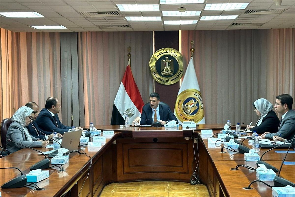 لقاء وزير الصناعة مع اللواء مهندس عمرو عبد المنعم رئيس هيئة تنمية الصعيد