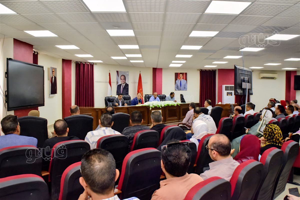 إجتماع رئيس امتحانات الثانوية العامة مع وكيل وزارة التربية والتعليم ببورسعيد 