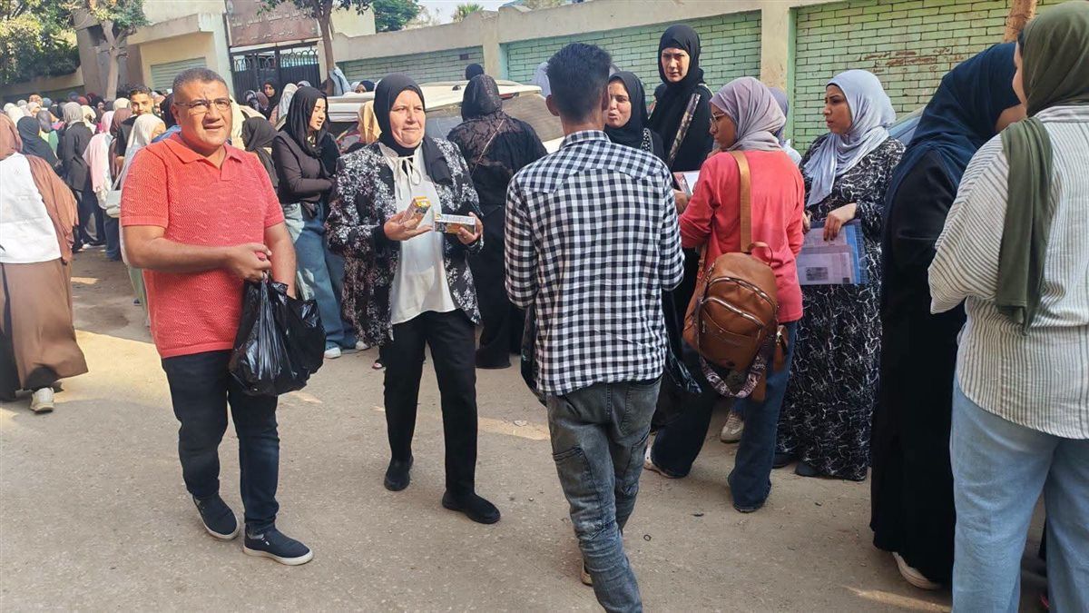 توزيع مياة وعصائر بلجان الثانوية العامة بالقليويية  ، فيتو 