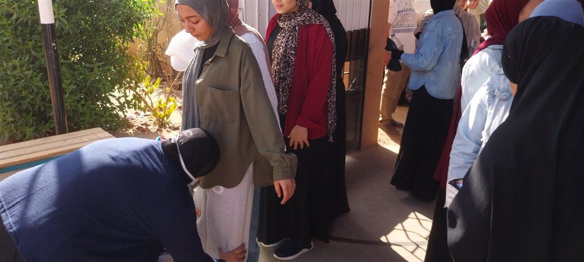  أولياء الأمور أمام لجان الثانوية العامة بالدقهلية