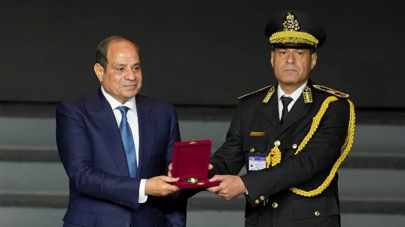الرئيس السيسي واللواء