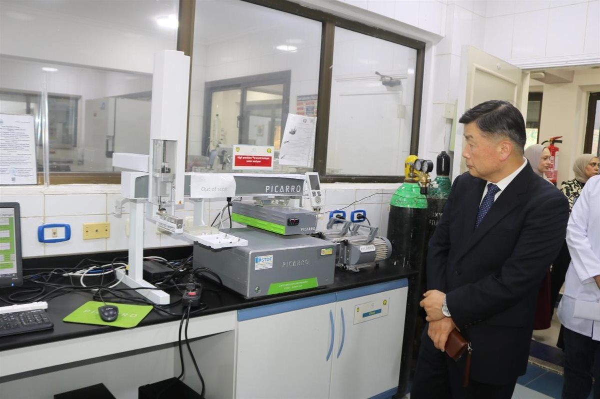 bac30b23a1.jpg