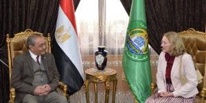 محافظ
      الإسماعيلية
      يستقبل
      سفيرة
      سلوفاكيا
      بالقاهرة
      (صور)