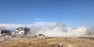 تلتها
      بعض
      الضحكات،
      جندي
      إسرائيلي
      يوثق
      تدمير
      مبنى
      سكني
      في
      غزة
      (فيديو)