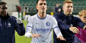 مهاجم صربي يهدد طموح مبابي وهالاند