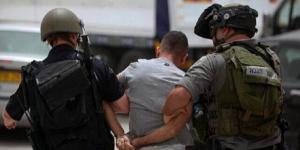 قوات الاحتلال تعتقل مواطنا ونجله من بلدة كوبر