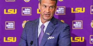 مدرب مليونير يسرق سلة تسوق