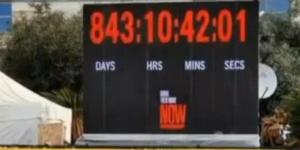 844 يوماً فى الأسر.. قصة ساعة لاحقت نتنياهو منذ 7 أكتوبر بميادين تل أبيب