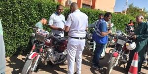 قافلة مرورية تُنجز معاملات المواطنين بمركز بلاط في الوادي الجديد