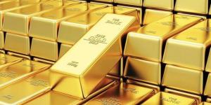 أسعار الذهب تتراجع عالميا مع توقعات رفع الفائدة