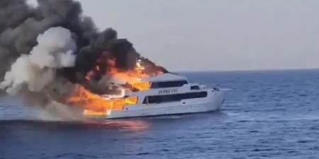 إنقاذ
      عشرات
      الأجانب
      والمصريين
      في
      حريق
      مركب
      سياحي
      بالبحر
      الأحمر