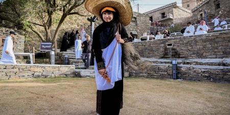 أعمال الأمهات قديما تجذب زوار مهرجان الأطاولة الثامن وتعيدهم لذكريات الماضي