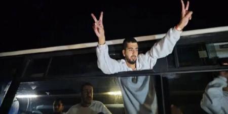 سجون
      الاحتلال
      تفرج
      عن
      1986
      أسيراً
      فلسطينياً
      بموجب
      صفقة
      التبادل