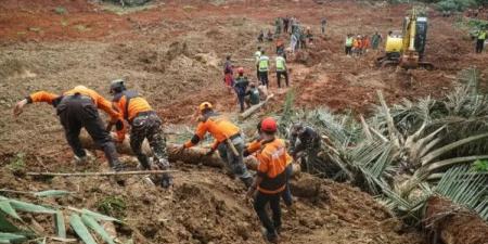 إندونيسيا: انهيارات أرضية في جاوة تسفر عن 3 قتلى وفقدان 20 شخصًا