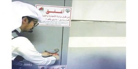 «التجارة» تغلق مخزناً يروّج إطارات مستعملة في «الشويخ الصناعية» وتضبط 1170 إطاراً