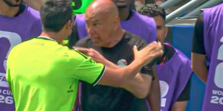 في اللحظة الأخيرة، محمد صلاح يمنع اشتباك حسام حسن مع حكم مباراة بلجيكا (فيديو)