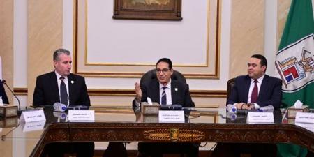 الأمانة العامة لجامعة القاهرة ومركز ضمان الجودة يحصلان على شهادات الأيزو