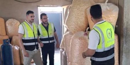 ضبط طن سناكس وزيت مجهول المصدر بمصنع غير مرخص بالغربية (صور)