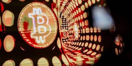 مستثمرو البيتكوين يترقبون القاع السعري بعد خسارة 1.3 تريليون دولار