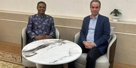 المسلماني يلتقي وزير الإعلام الصومالي في بكين ويبحث تعزيز خدمة ماسبيرو باللغتين الصومالية والعفرية
