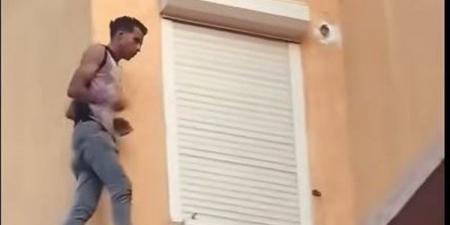 سطو مسلح في الكمبوند الراقي، تفاصيل اقتحام غرفة نوم سيدة ووضع سلاح أبيض على رقبتها (صور)