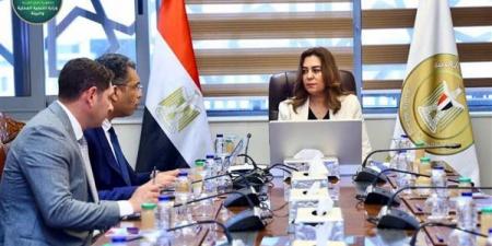 وزيرة التنمية المحلية ومحافظ البحر الأحمر يبحثان الموقف التنفيذي لمشروعات الخطة الاستثمارية