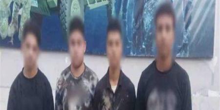 عتاب على موتوسيكل يقلب الشارع ساحة قتال، 4 أشخاص ينهالون بالضرب على عامل بسلاح أبيض في الفيوم