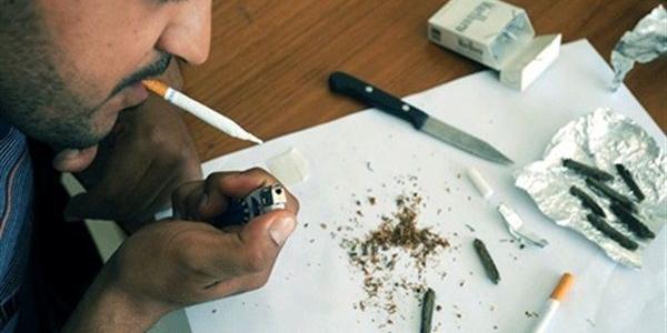 تعاطفا
      مغ
      غزة
      ..
      تجار
      "الكيف"
      يعلنون
      مقاطعة
      "الحشيش
      "
      الإسرائيلي