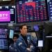 تباين
      مؤشرات
      وول
      ستريت..
      ناسداك
      يتراجع
      و"S&P
      500"
      يسجل
      مستوى
      قياسياً