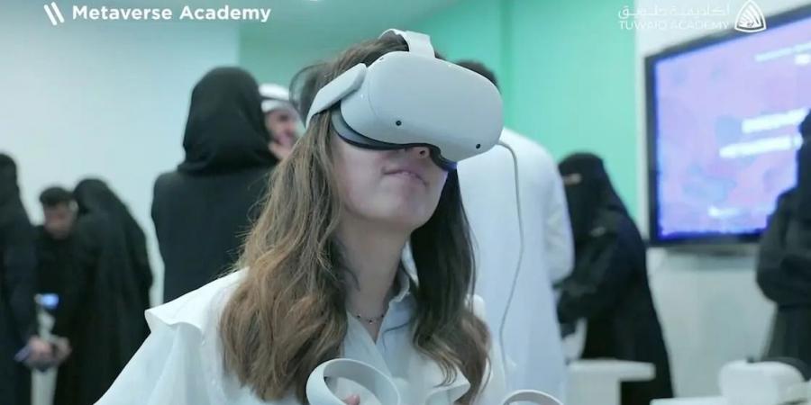 الشرطة
      البريطانية
      تُحقق
      في
      جريمة
      "اغتصاب
      جماعي
      لفتاة
      في
      عالم
      ميتافيرس
      الافتراضي"