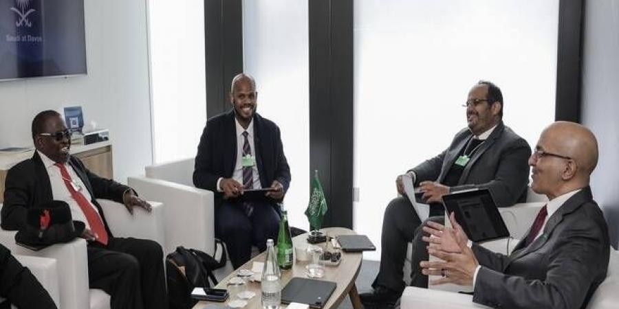 وزير
      المالية
      يبحث
      مع
      مؤسسات
      مالية
      التعاون
      الثنائي
      والتطورات
      الاقتصادية
      العالمية