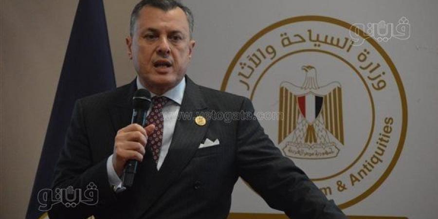 وزير
      الآثار
      يستعرض
      مستجدات
      صناعة
      السياحة
      في
      مصر
      مع
      مسئولي
      بنك
      جي
      بي
      مورجان