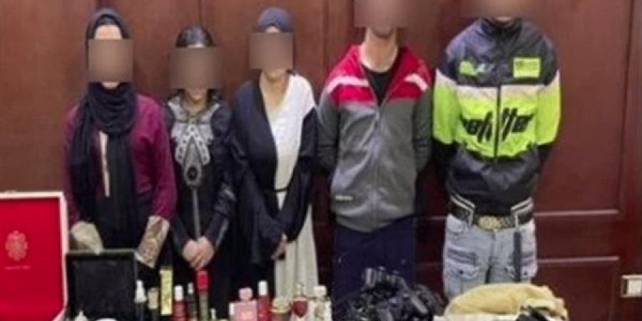 أخبار
      الحوادث
      اليوم:
      الإفراج
      عن
      سوزي
      الأردنية..
      إنشاء
      5
      مراكز
      إصلاح
      وتأهيل
      جديدة..
      والعثور
      على
      889
      طن
      سلع
      غذائية
      بمخازن
      محتكري
      السلع