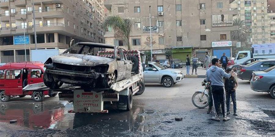 شاهد
      لحظة
      رفع
      الأتوبيس
      المحترق
      في
      الجيزة
      عن
      الطريق