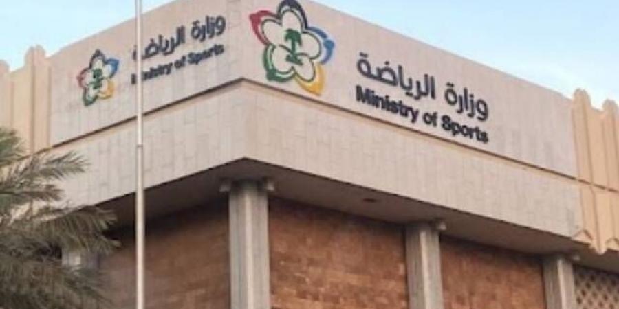 وزارة
      الرياضة
      تطرح
      فرصة
      استثمارية
      لمشروع
      "المستضيف
      المحايد"