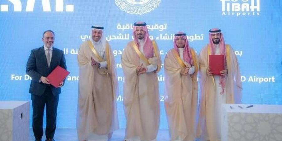 تدشين
      المرحلة
      الثانية
      من
      تطوير
      وتوسعة
      مطار
      الأمير
      محمد
      بن
      عبد
      العزيز
      الدولي