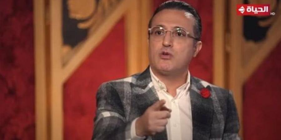شريف
      مدكور:
      التنمر
      سبب
      إصابتي
      بالسرطان
      وهذه
      مشكلتي
      مع
      المحجبات
      في
      مصر
      (فيديو)