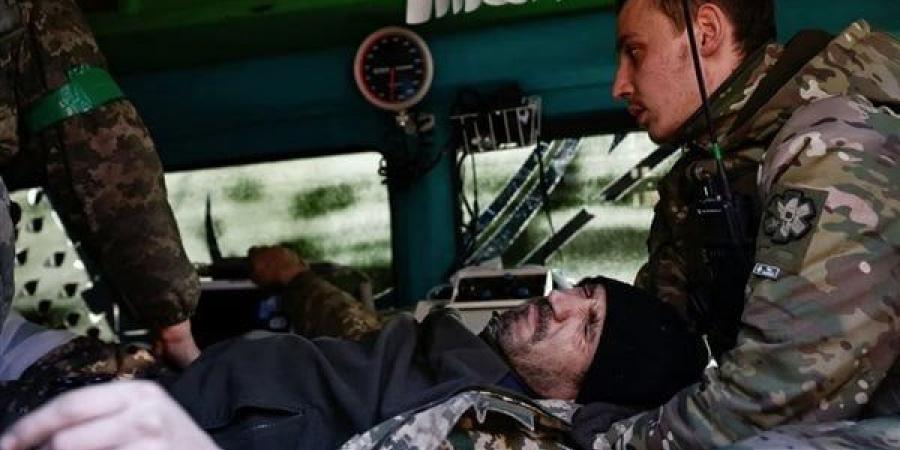 نجا
      بمعجزة،
      لحظة
      سقوط
      قنبلة
      على
      رأس
      جندي
      أوكراني
      جريح
      (فيديو)