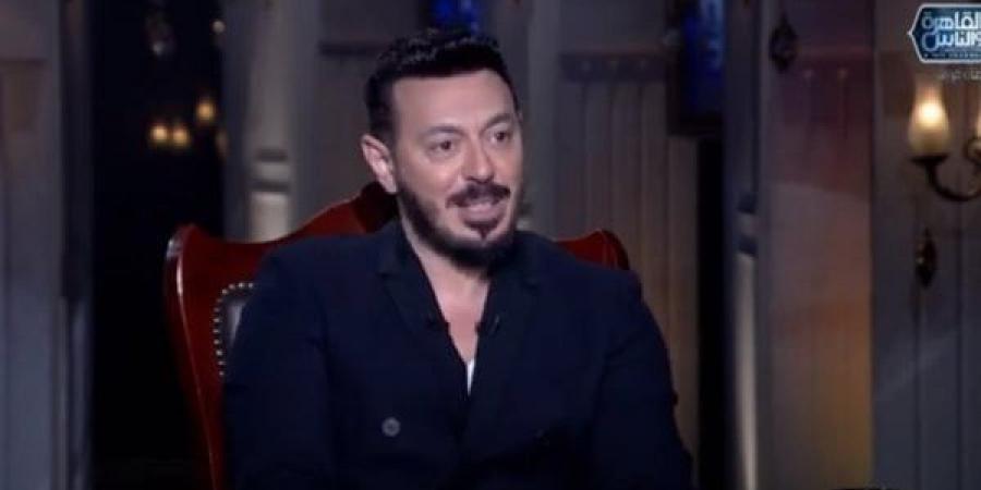 تتجوز
      واحدة
      بتحبها
      مبتخلفش
      ولا
      ست
      مبتحبهاش
      وبتخلف؟
      مصطفى
      شعبان
      يرد
      (فيديو)