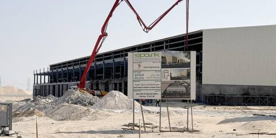 استثمارات
      مدينة
      الملك
      سلمان
      للطاقة
      تتخطى
      حاجز
      12
      مليار
      ريال