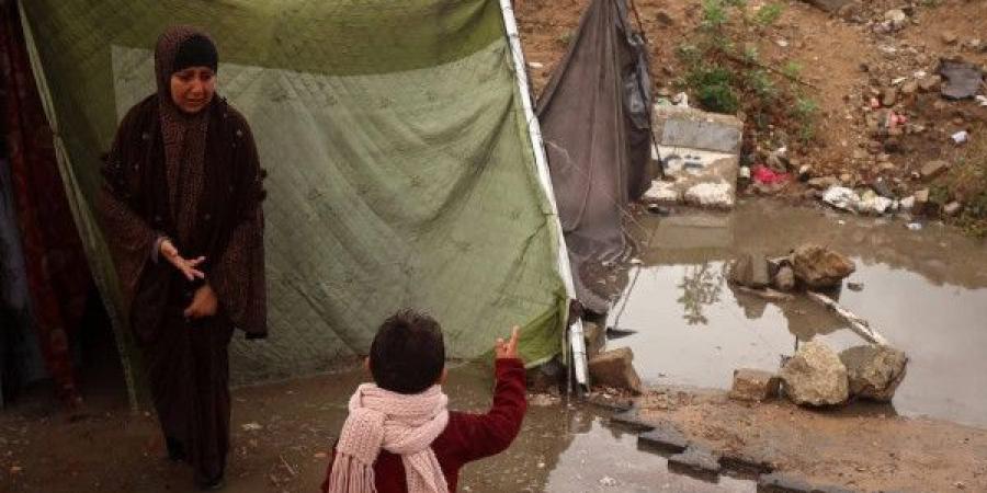 الأونروا: مئات آلاف النازحين في غزة يواجهون الشتاء بخيام مهترئة دون أساسيات الحياة