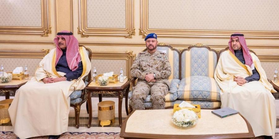 بأمر الملك.. وزير الدفاع يقلد قائد الجيش الباكستاني وسام الملك عبدالعزيز من الدرجة الممتازة