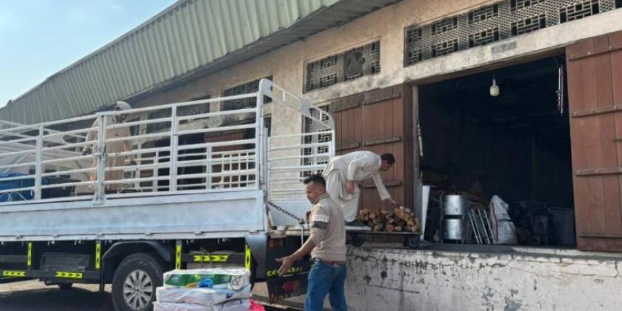 رحلات «البر» تزيد الإقبال على أسواق الحطب والفحم