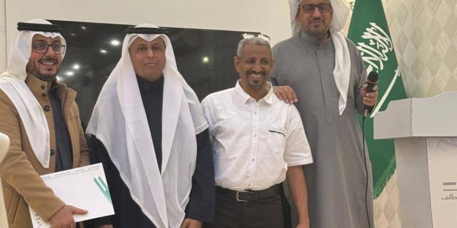 شتيوي الغيثي في أمسية ( لغة الوجدان)  بأدبي الطائف