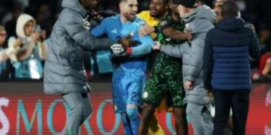 كاف يوقع عقوبات بالجملة على الجزائر بعد أحداث نيجيريا وإيقاف زيدان