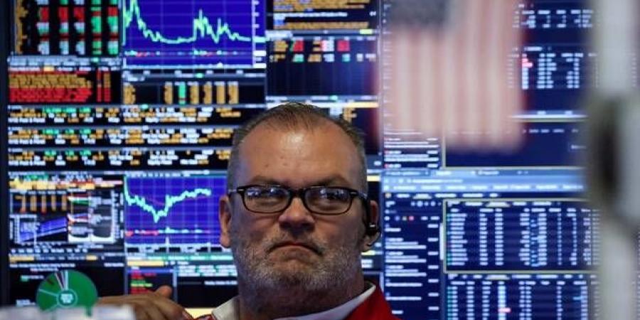 "وول ستريت" تفتح على تراجع مع استمرار انخفاض أسهم التكنولوجيا